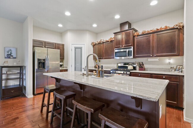 Building Photo - Well maintained 4 bedroom 2.5 bath home in...