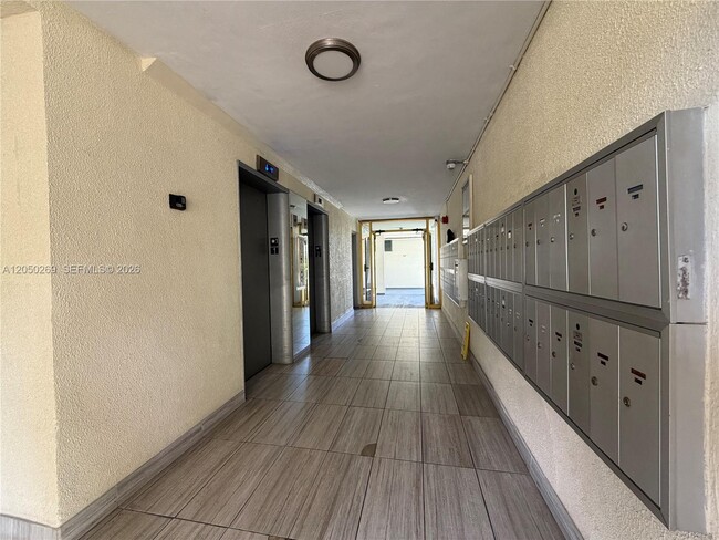 Building Photo - 2851 Leonard Dr