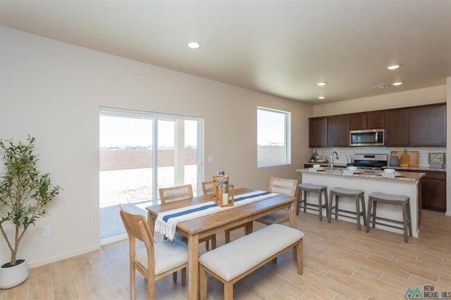 Building Photo - 8 Twin Berry Ct