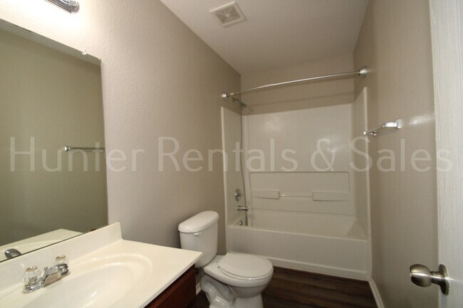 Building Photo - Modern Comfort in Meadows of Trimmier