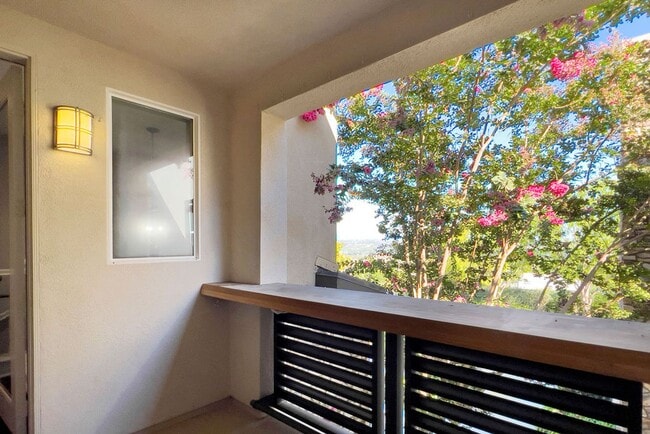 Building Photo - Aliso Viejo Townhome with Soaring Ceilings & Mountain Views