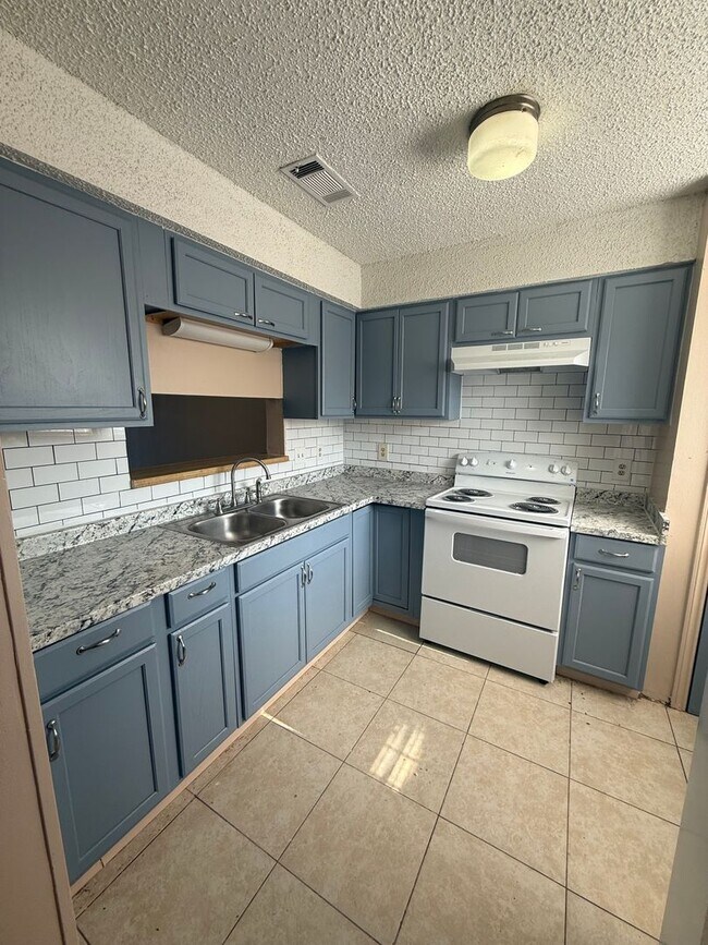 Building Photo - 8911-8915 GSRI Ave