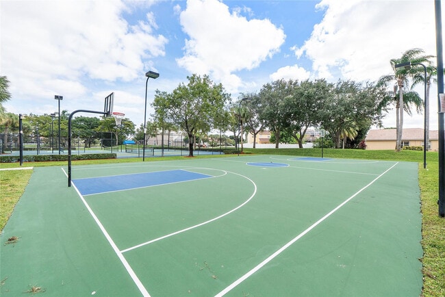 Building Photo - 3527 Chesapeake Cir