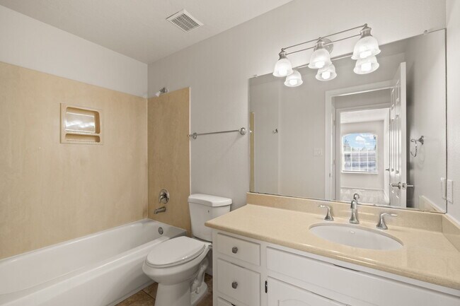 Building Photo - 7101 Natalie Janae Ln NE