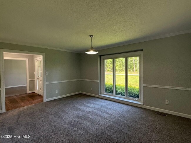 Building Photo - 1107 Greenway Dr