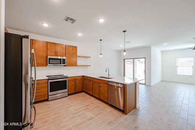 Building Photo - 7811 N 79th Dr