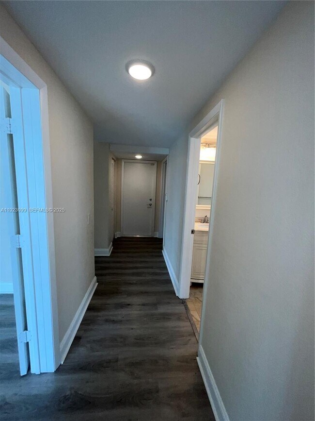 Building Photo - 1127 Laguna Springs Dr