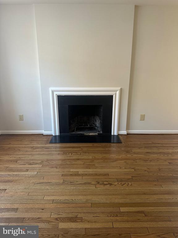 Primary Photo - 560 Colecroft Ct