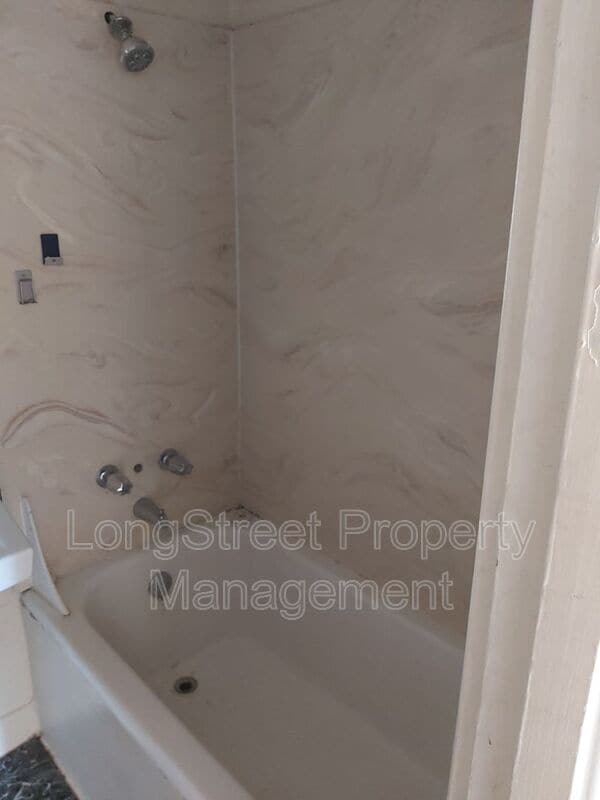 Building Photo - 205 NW Kings Blvd