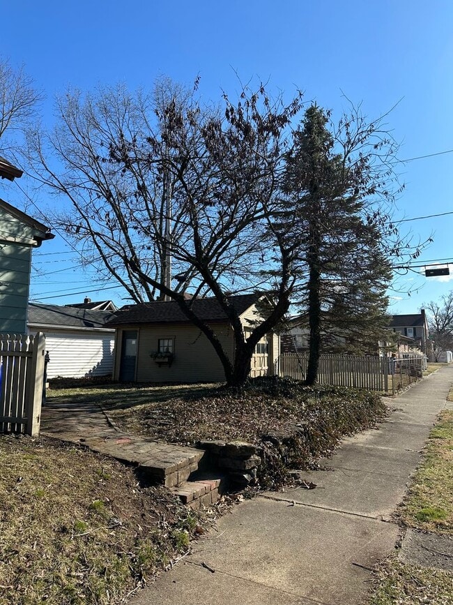 Building Photo - 1003 Clinton Ave