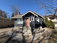 Building Photo - Newly Renovated 3 Bed, 1 Bath House w/ Bonus Room!