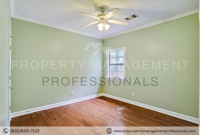 Building Photo - Cute, Comfortable and Convenient!