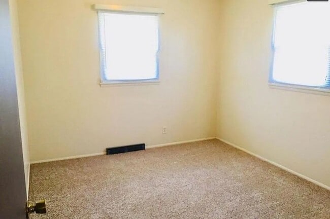 Building Photo - House for Rent!
