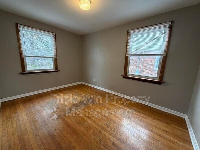 Building Photo - 8664 Belhaven Dr