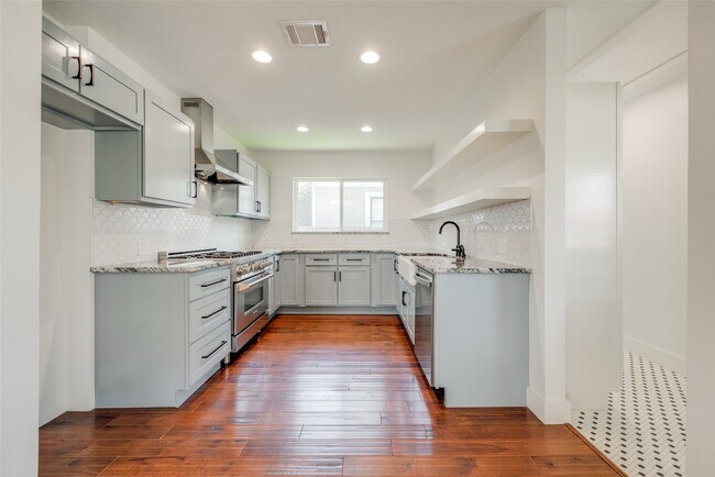 Building Photo - 1512 W 21st St