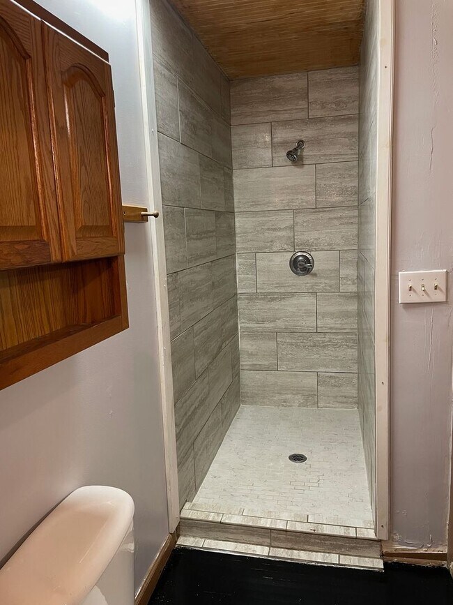 Building Photo - 1098