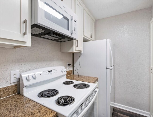 Building Photo - 12500 Sandpiper Dr