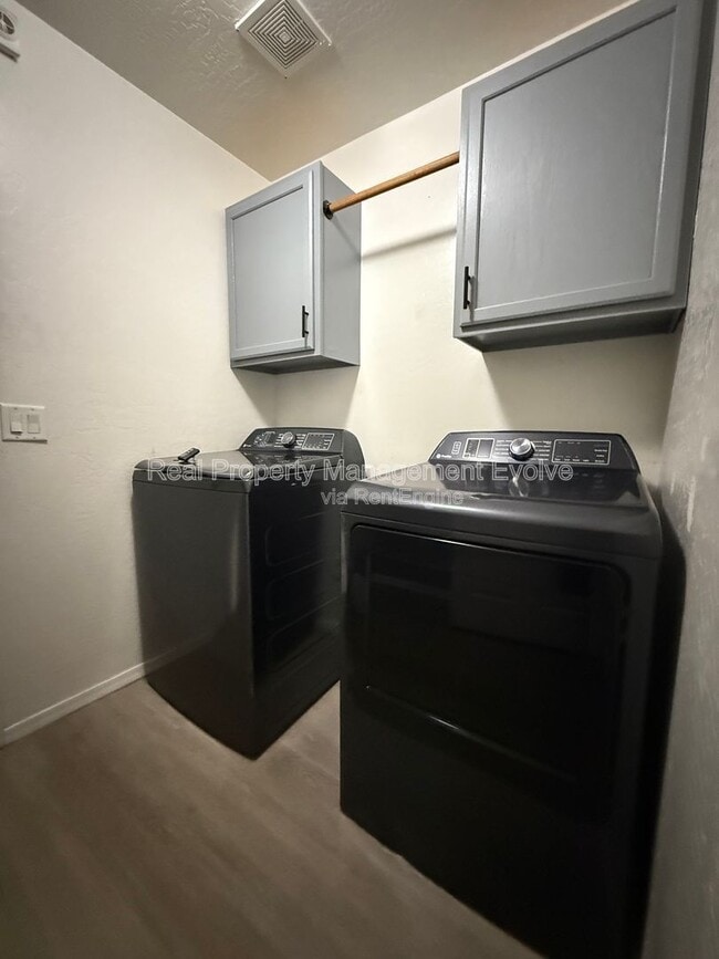 Building Photo - 12334 W Turney Ave