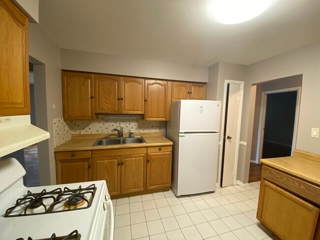 Building Photo - 8994 Kennedy Dr