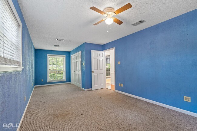 Building Photo - 3 BEDROOM IN SOUTHERN HILLS