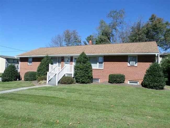 Building Photo - 208 Broce Dr