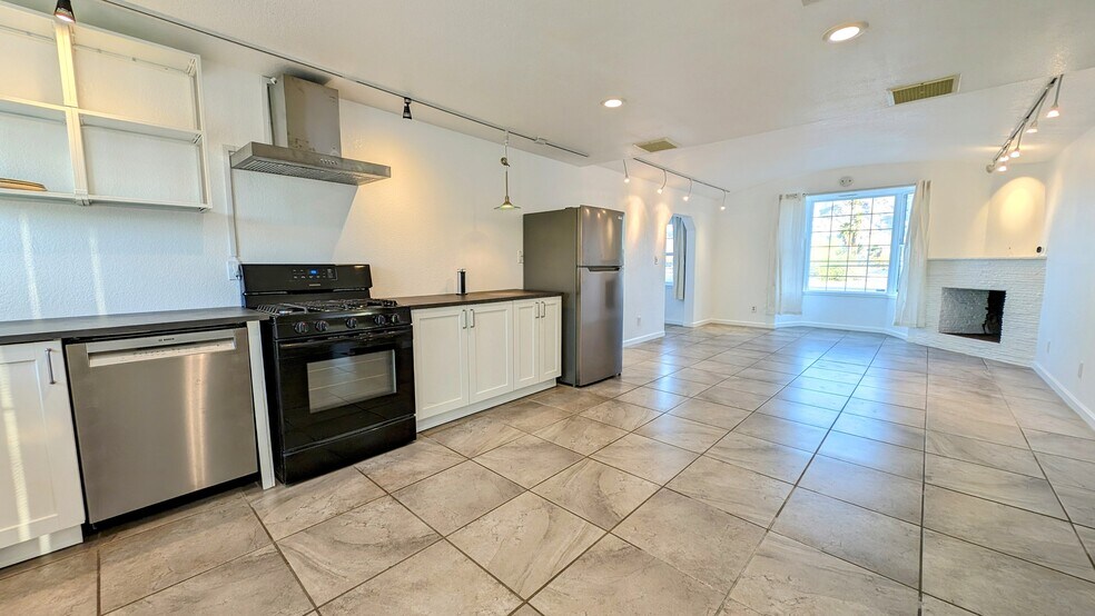 Building Photo - 72404 Cactus Dr