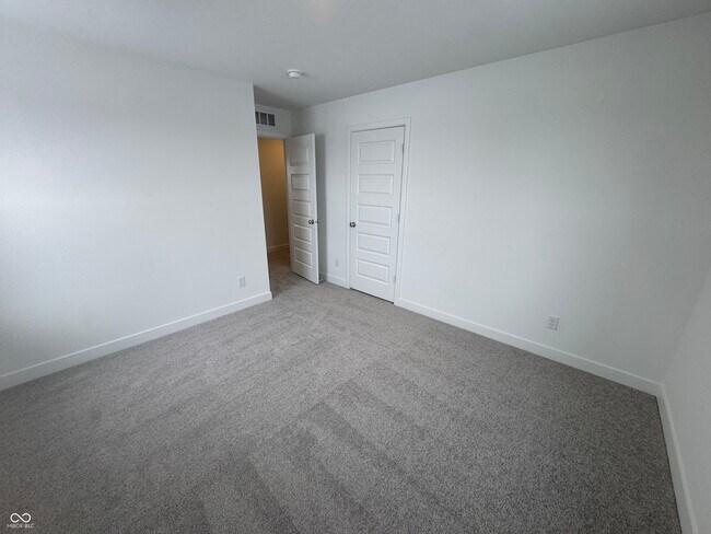 Building Photo - 2945 Grand Rdg Dr