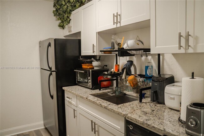 Building Photo - 7429 SW 152nd Ave