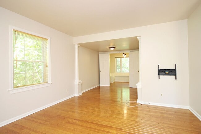 Building Photo - End-Unit Georgetown Green Townhome