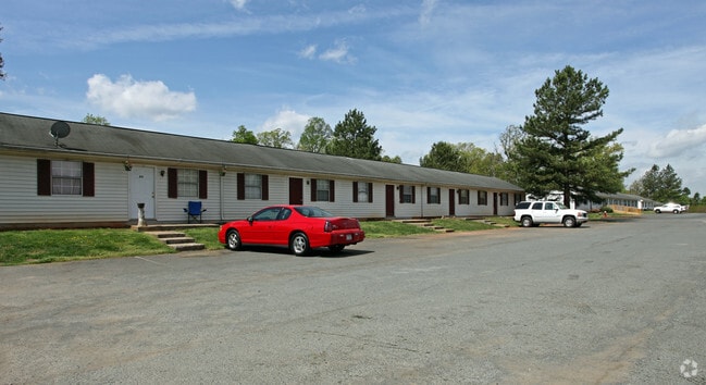 Building Photo - Forest Oaks and Forest Lane Apartments