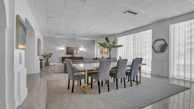 Social Room - 3140 S Ocean Dr