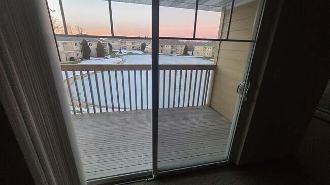 Building Photo - 1 Bed 1 Bath, 975 Sq Ft, 2nd Floor