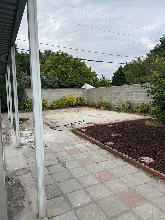 Building Photo - This Beautiful Home is Available NOW for Lease! 3BR/2BA Located in North Hollywood