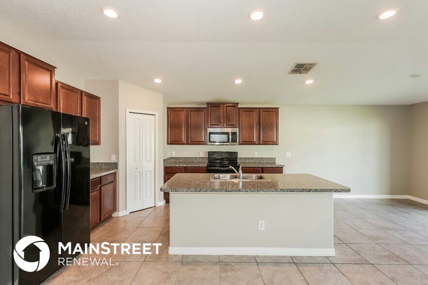 Building Photo - 36124 Stable Wilk Ave