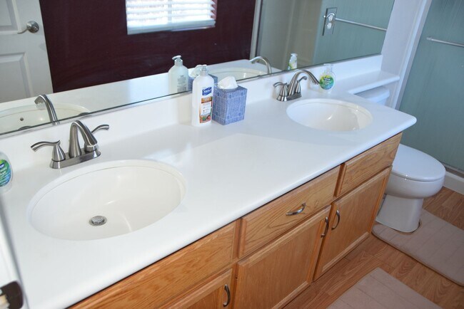 Building Photo - 8765 Country Pines Ave