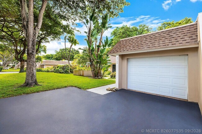Building Photo - 3759 Oaks Clubhouse Dr