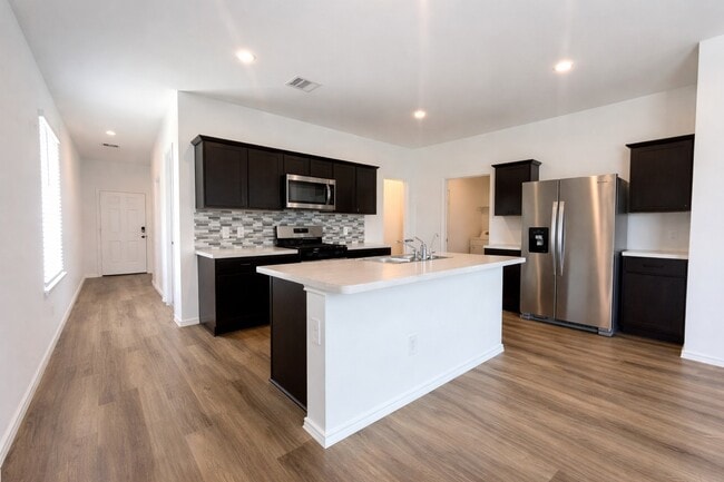 Building Photo - 1739 Royal Rim Dr