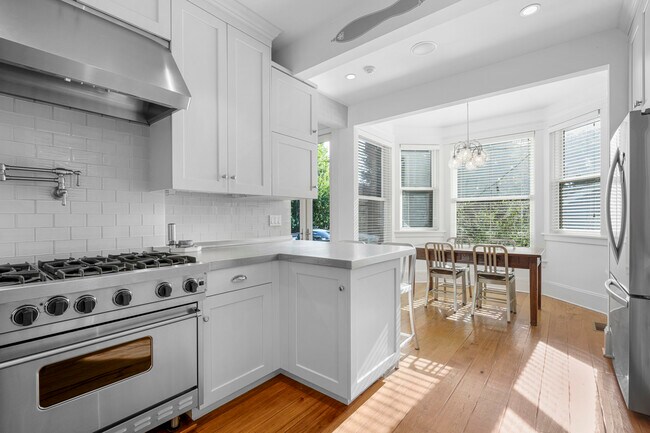 Building Photo - 5 Gerlach Pl