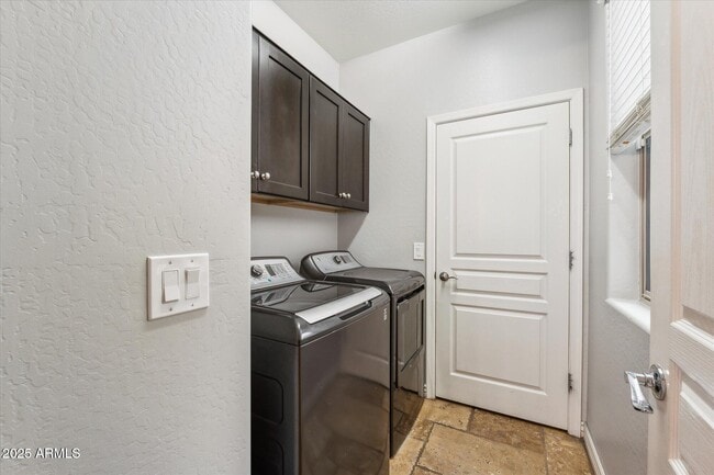 Building Photo - 7351 W Palo Brea Ln