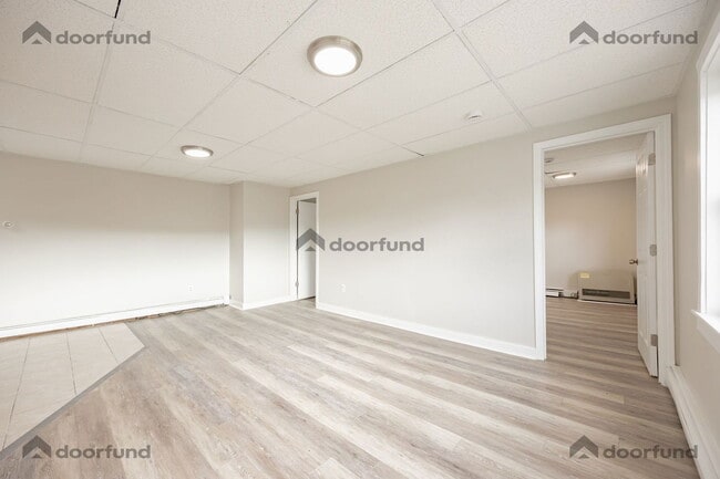 Building Photo - 4 Balloon Landing