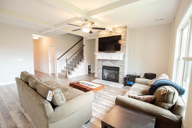 Building Photo - Pet Friendly in Eagle's Bluff!