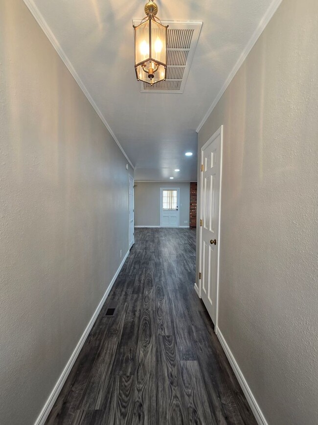 Building Photo - 3 Bedroom 2 Bath home in Shawnee!