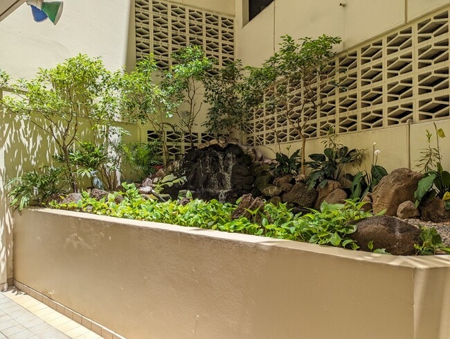 Building Photo - 469 Ena Rd