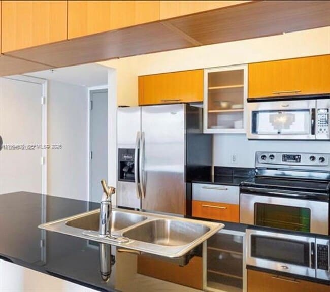 Building Photo - 750 N Bayshore Dr