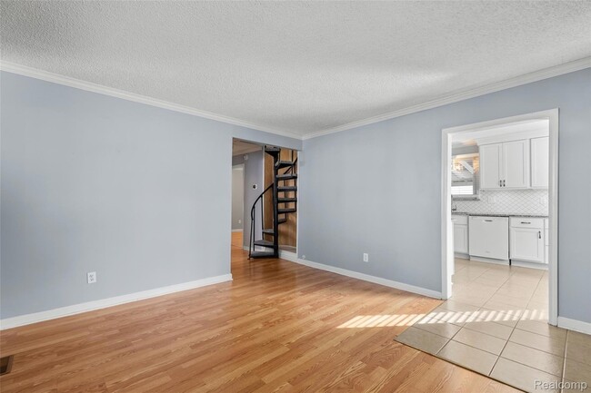 Building Photo - 2215 Rowland Ave