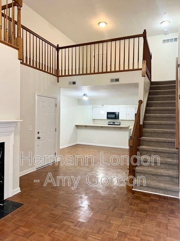 Building Photo - 4225 W Pine Blvd