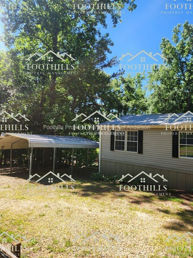 Building Photo - 240 Latham Dr