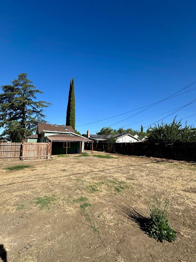 Building Photo - Beautiful 3 bedroom 3 bath Two Story House