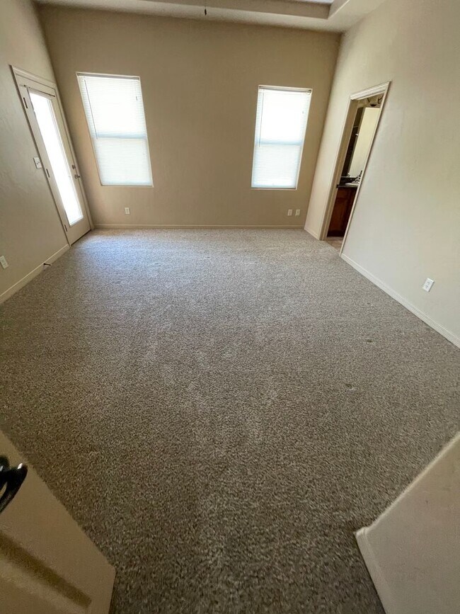 Building Photo - Charming 3 Bedroom, 2 Bath, 2 Car Garage Home - Available Now!