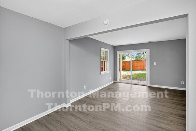 Building Photo - Newly Remodeled 3 Bedroom Townhouse